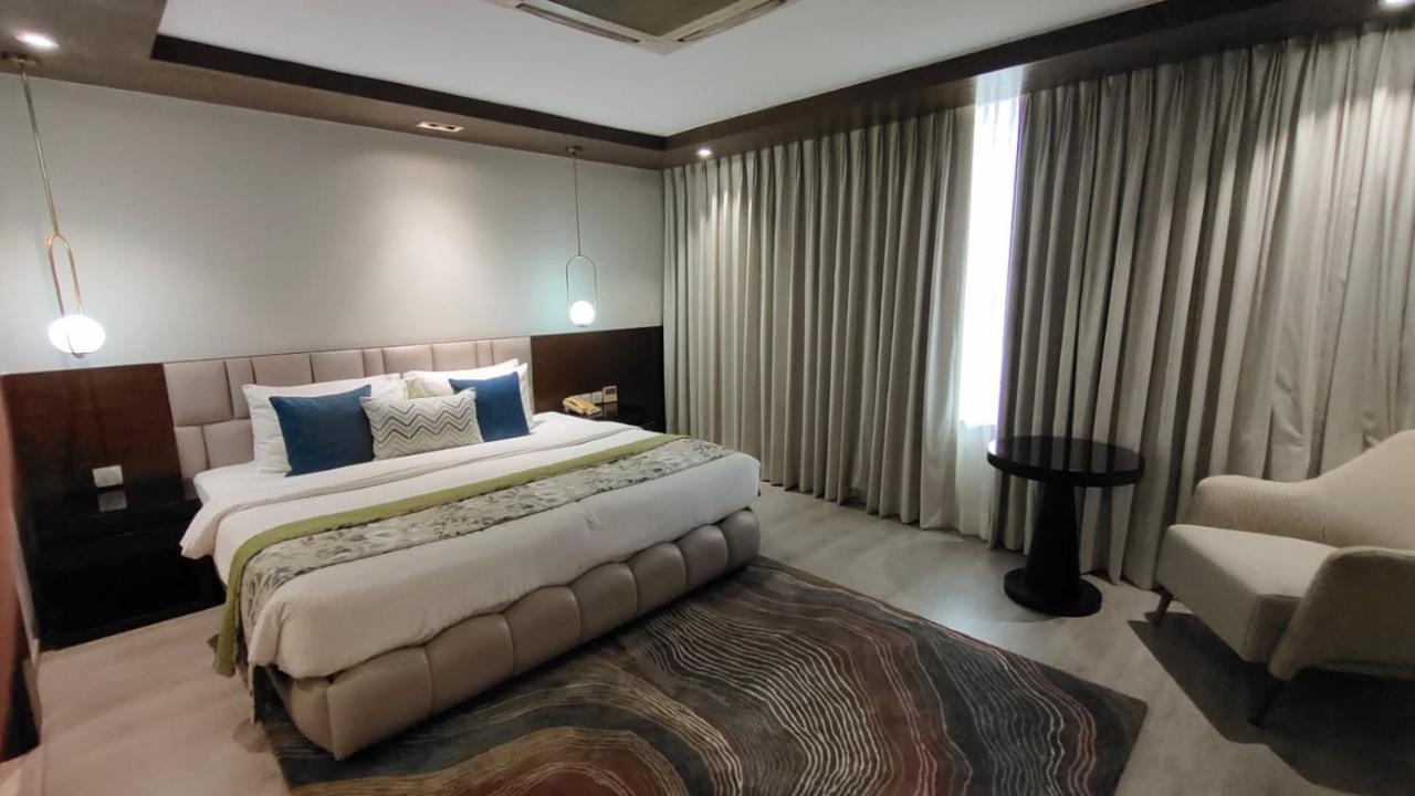 Royal Orchid Central Grazia, Navi Mumbai Ngoại thất bức ảnh